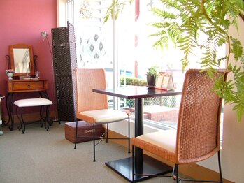 トータルビューティ アップスタイル(UPSTYLE)の写真/【エクステしながら毛穴ケアエステ♪】親しみやすく落ち着いた雰囲気が魅力のアットホームサロン◎