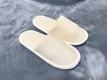 スリッパは使い回しせずに使い捨てスリッパを必ず使用します。