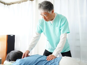 二生院 鹿児島中央/腱引きでは腰の施術が基本