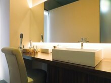 カレン 天神本店/メイク台