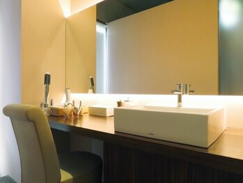 カレン 天神本店/メイク台