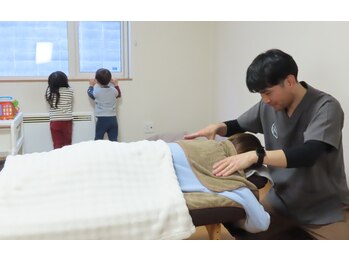 ハグプラス(hug+)の写真/【完全個室でリラックス】キッズスペース完備。周囲を気にせず、親子で「のんびり」心身をリセット。