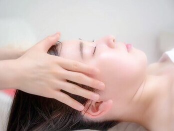 トゥインクル 麻布(twinkle)の写真/痛気持ち良い圧の美容整体でリラックス♪内臓まで緩む優しい圧のオイル矯正から選べる小顔矯正90分！