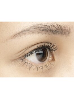 ナチュラル上品な目元にしたい