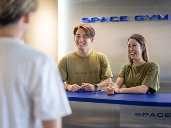 スペースジム 心斎橋店(SPACE GYM)の写真/【パーソナルトレーニング体験初回¥3,300/都度払いOK】洗練された業界トップクラスのサービス◎