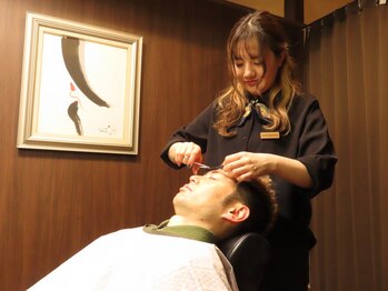 クラシックス(CLASSICS)の写真/【メンズアイブロウ眉WAX¥2970】自眉を活かしたメンズアイブロウデザイン◎顔馴染みの良いデザインをご提案
