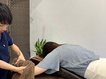 梅林整体院/施術風景（肘～肩）