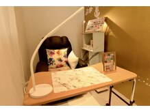 スタイリッシュな店内の個室ブースでゆったりと施術可能です◯