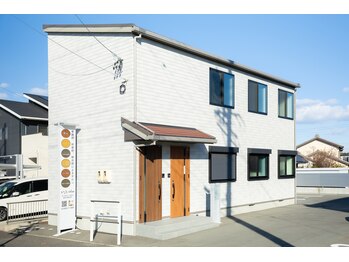 ひなた(salon)/1階部分が店舗になります