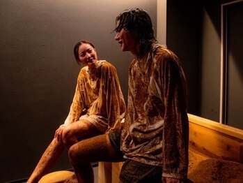 ツキエンザイムスパ(tsuki enzymespa)の写真/【香り豊か&高品質なひのき酵素風呂】友人や恋人と一緒に♪芯から温まる贅沢時間で、冷え知らずの身体に!