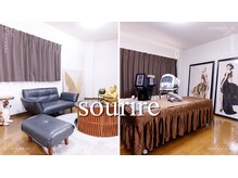 スリール(sourire)の雰囲気（【ゆっくりくつろげる店内】ペア来店・お子様連れも大歓迎）