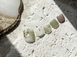 くすみキラキラフットネイル