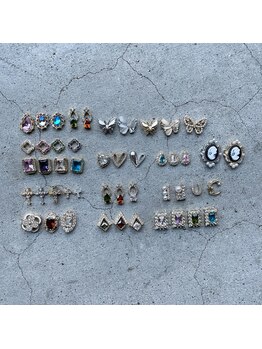 ネイルサロン R/ワンカラー+パーツ2つ