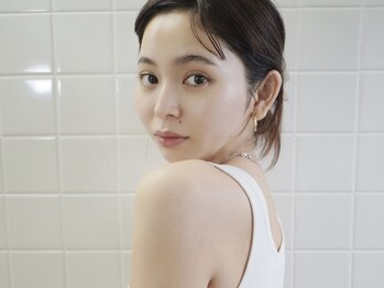 ハリウッドブロウリフト ワクシー 表参道店(HOLLYWOOD BROW LIFT WAXYYY.)の写真/ハリウッドブロウリフト+フェイシャル美容脱毛¥12000(1回)*速攻艶美肌になれるフェイシャルWAXも有◆表参道