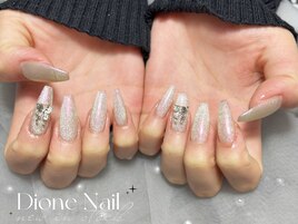 オーロラネイルの長さ出し施術