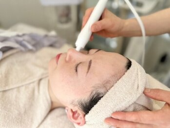 ドクターエイチ 大阪本町店(Doctor.H)の写真/【キメ細かく透明感溢れる美肌へ向けて毛穴改善】ハイドロフェイシャルで美容液が吸いつくような潤い肌に♪