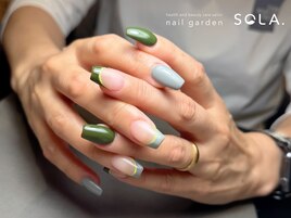 グレー×カーキ×ネオン