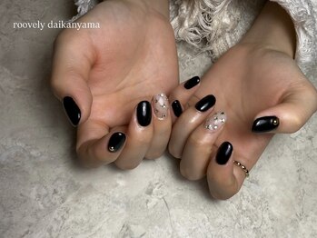 ルブリー 代官山店(Roovely)/ブラック×シアーホワイト