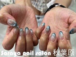 青いチークマグネットネイル