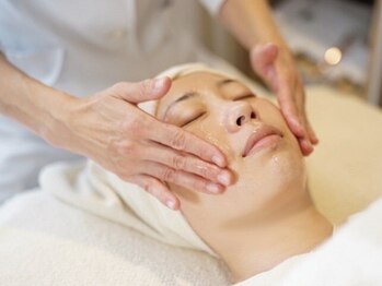 小顔東京 関内店の写真/未来の肌に差をつける!エイジングケアに期待の施術多数♪フェイスラインのもたつきを引き締め横顔美人に。