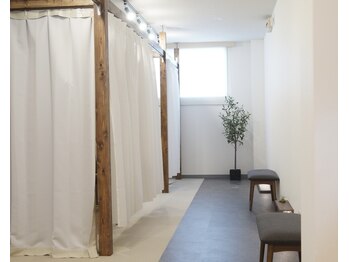 こつこつ(k.tu k.tu)/廊下 待合