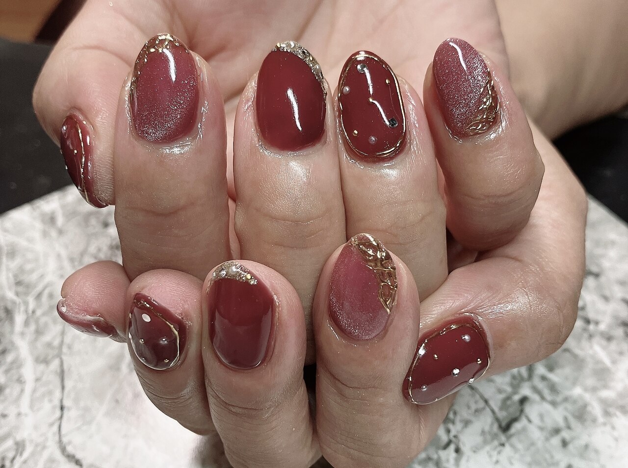 2026年冬トレンド】ボルドー クリスマスのネイルデザイン集｜人気順｜5