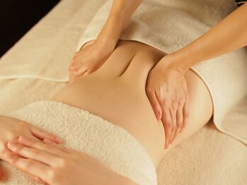 ニコルビューティー 高槻 南平台店(NiKOR beauty)の写真/全体的に痩せたい方に【オールハンド全身デトックス痩身体験¥6050】温熱マット付で代謝UPし全身スッキリ♪