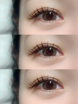 シル バイ オウル(cil by owl)の写真/ブラウンのカラーエクステで程よく抜け感のある目元に♪ほかの人とはひと味違うおしゃれを楽しめます☆