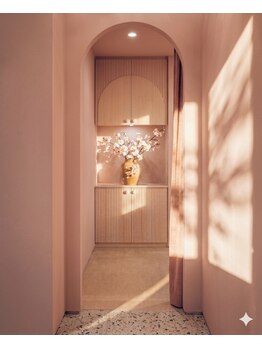 サエラ(SAERA)の写真/【毛穴汚れ/シミしわ/ニキビケア】に肌質改善のアプローチ◎コラーゲンを増やし、多くのお肌トラブルを改善