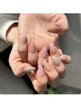 ロミー(Rommy)/カラフルグラデネイル