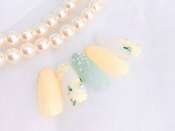 ティアラ(Tiara)の写真/《ウォーターケアコース》は丁寧な甘皮処理や不要な角質もしっかり除去！ネイルがより映える＆モチの良さUP