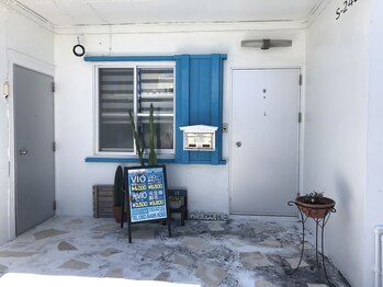 ルースバイグロー(Luz by glow)/入り口は右側からお入り下さい。