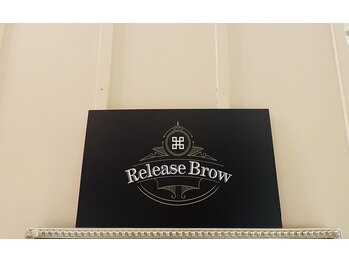 リリースブロウ(Release Brow)/車の駐車場には←が目印です