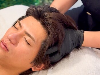 ロイヤル(ROYAL)の写真/頭皮からリフレッシュ♪男性にも選ばれる、贅沢なオイルトリートメント付きのヘッドスパ