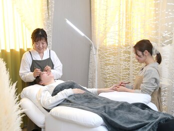 リフラ チャヤ(Li-Fra CHAYA)の写真/【アイ×ネイル同時施術で、時短と美を両立】忙しい毎日でも、美しさに妥協しないあなたへ。