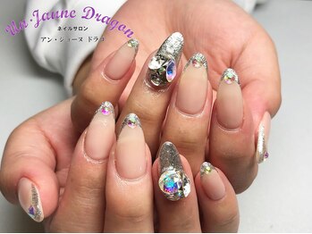 アン ジョーヌドラゴ/シルバーフレンチネイル