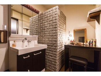 トッカーレ(TOCCARE)/パウダールーム