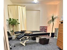 もみほぐしソルブ(もみほぐしSolve)の雰囲気（明るい落ち着きのある雰囲気。観葉植物で和む）