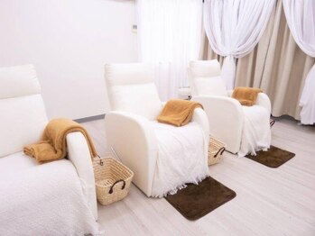 ロコラッシュ 池袋西口店の写真/駅徒歩2分の好立地サロン♪広々とした空間で落ち着いた施術を◎【まつげパーマ/パリジェンヌ/アイブロウ】