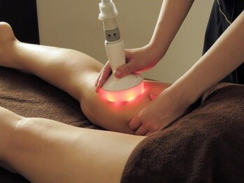 痩身専科リュエル(Ruelle)の写真/「キャビ＋ラジオ波＋LED＆もみほぐし」でセル脂肪を徹底分解！冷えむくみを改善して憧れ美脚に!!