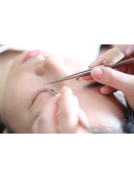 ナチュラル上品な目元にしたい