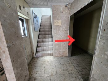 ハネ(HANE)/暗いですが右へ