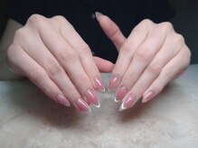 アリ ネイル アンド スタジオ(ari nail&studio)の雰囲気（ チークマグネットフレンチ）