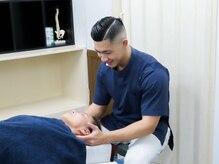 池袋らくらく整骨院/歪んだ頸椎の調整