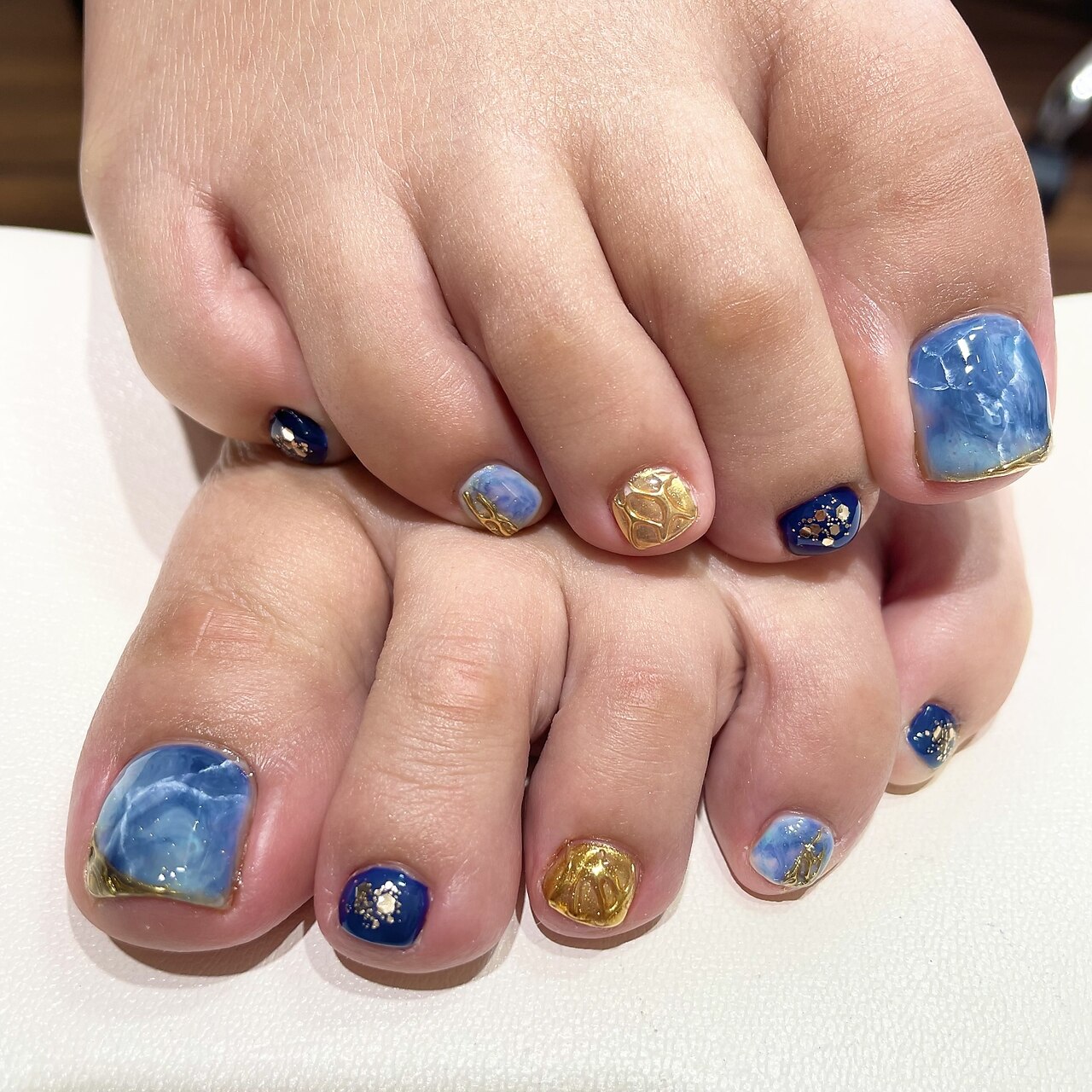 2025年-2026年冬トレンド】フット（ペディキュア）のネイルデザイン集