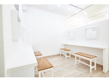 リア 越谷店(lia)/メイクスペース/コンセント完備