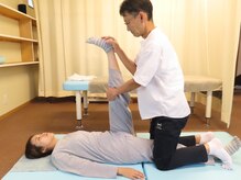 西宮の沢ストレッチ整体院の雰囲気（全身ストレッチで神経路を適切な位置に改善して痛みを和らげます）