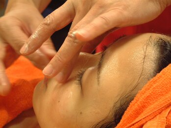 トマト(TOMATO)/フェイスマッサージ