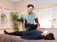 辛い肩こり・腰痛・猫背・を根本改善骨盤調整も行なっています！