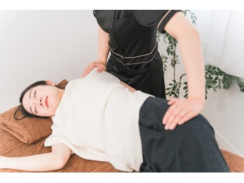 デアルーチェ(DEA LUCE)の写真/【歪み・姿勢改善！】猫背や巻き肩、お顔の左右の歪みまで骨格矯正で美しくバランスの取れた身体へ